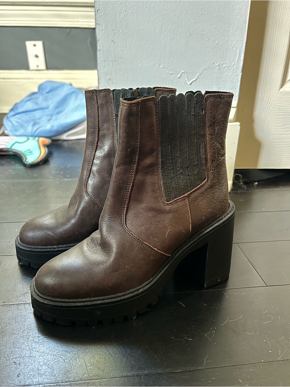 Free People James Chelsea Boots in Brown - size 36 - NWOT